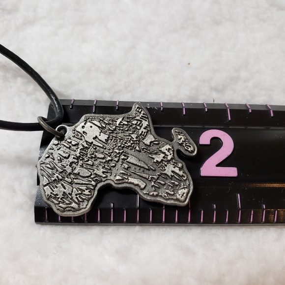 OFFICIAL RESIDENT EVIL 5 Kijuju Necklace Promo Capcom Rare - Picture 6 of 12